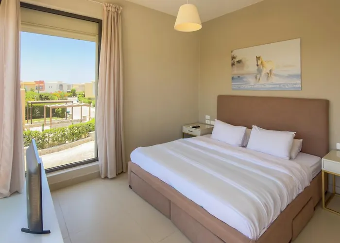 Stunning Tawila Lagoon Pool 4br Villa, Nanny Villa Gurdaka