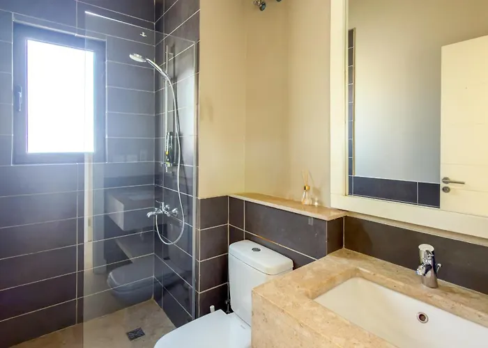 Villa Stunning Tawila Lagoon Pool 4br Villa, Nanny Gurdaka