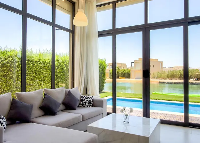 Stunning Tawila Lagoon Pool 4br Villa, Nanny Villa
