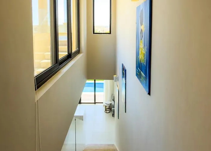 Stunning Tawila Lagoon Pool 4br Villa, Nanny Villa