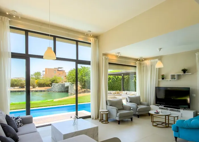 Stunning Tawila Lagoon Pool 4br Villa, Nanny Villa