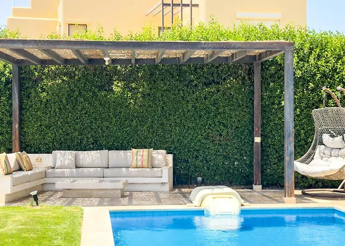 Stunning Tawila Lagoon Pool 4br Villa, Nanny Villa Gurdaka